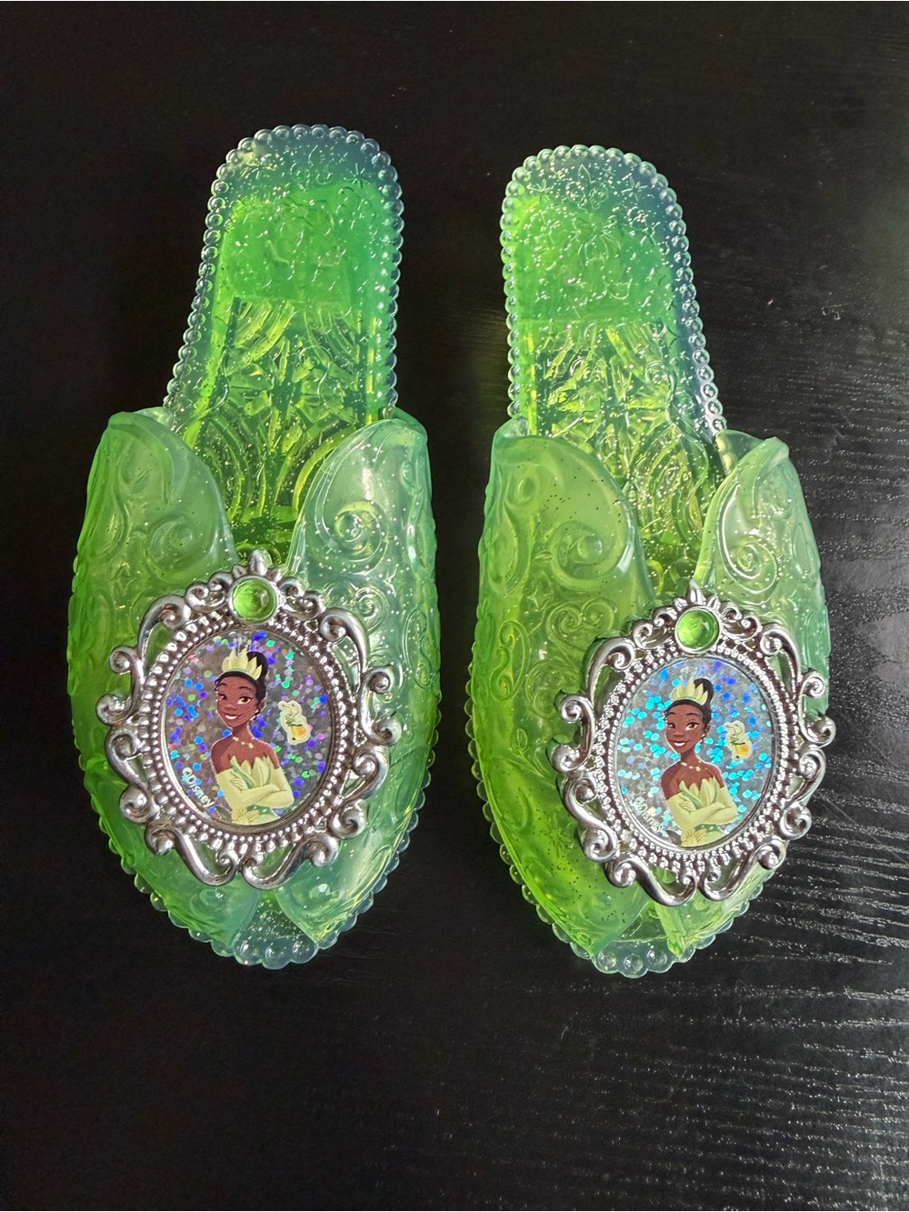 Girls' Green Princess Jelly Slides with Decorative Medallion